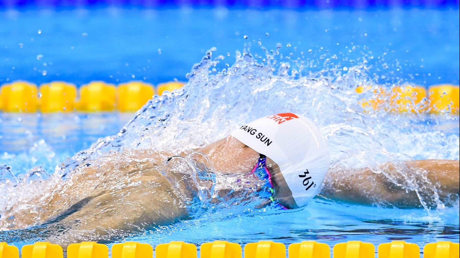 乐鱼体育app官网入口-公牛外线爆发，关键时刻三分雨锁胜局，公牛yi